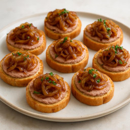 Appetizer: Germany – Leberwurst-Canapés mit karamellisierten Zwiebeln recipe
